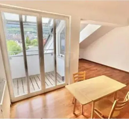Schickes Studioapartment Mit Balkon سيغن