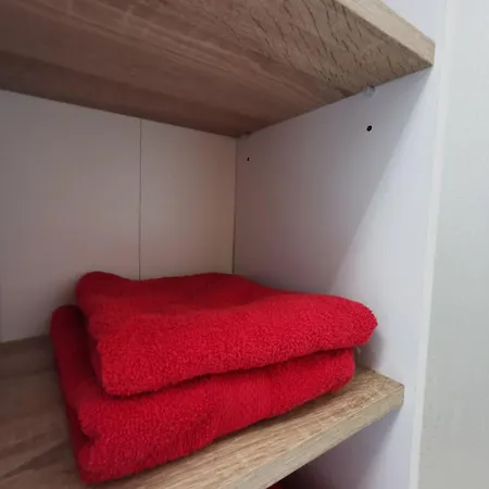 Schickes Studioapartment Mit Balkon شقة *