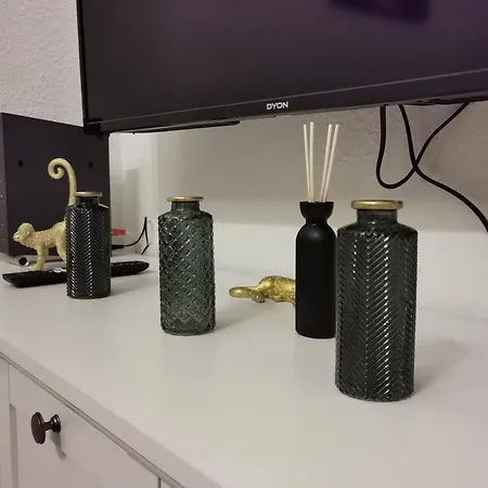 Schickes Studioapartment Mit Balkon شقة *