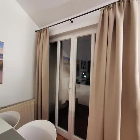 Lägenhet Schickes Studioapartment Mit Balkon