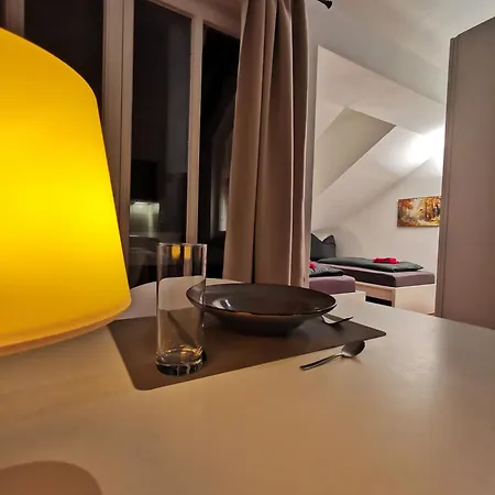 Schickes Studioapartment Mit Balkon