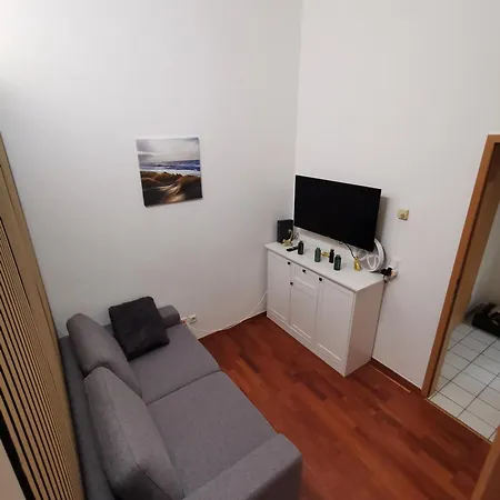 Schickes Studioapartment Mit Balkon Apartament *