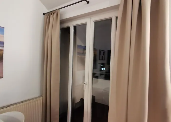 Lägenhet Schickes Studioapartment Mit Balkon